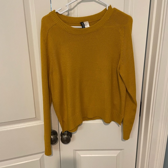Cute mustard-colored sweater by Divided (at H+M) - Picture 1 of 2